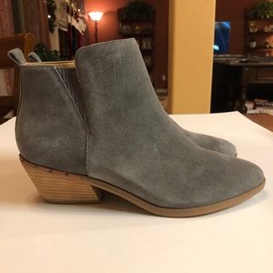 NWOT Dr. Scholl's Largo Dark Shadow Suede Bootie